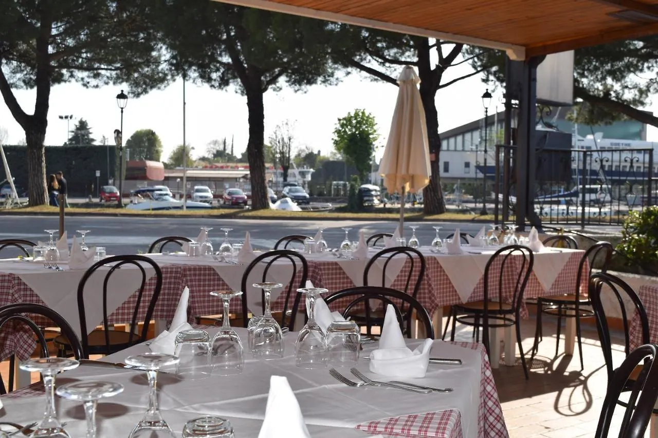 Albergo Trattoria Fioravante Peschiera del Garda 0*,  Italien