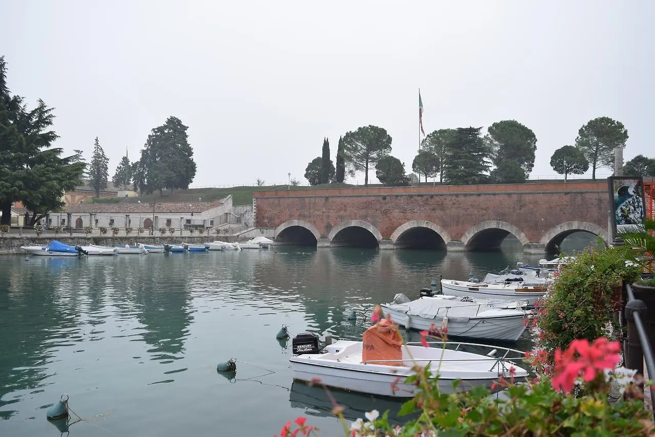 Albergo Trattoria Fioravante Peschiera del Garda Hotel