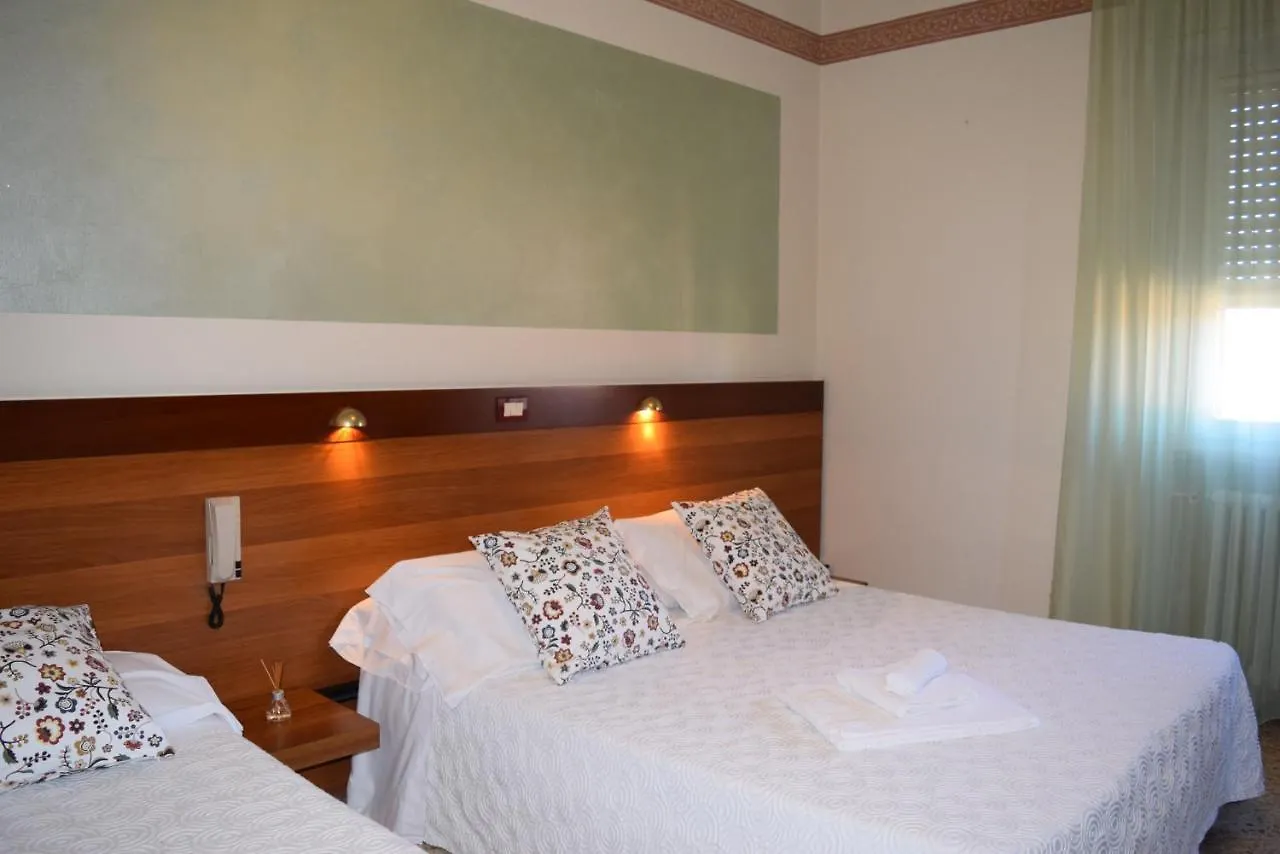 Albergo Trattoria Fioravante Peschiera del Garda Hotell